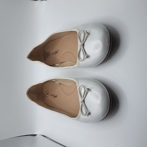 Cat & Jack pearl white slip on size 4 dress shoes